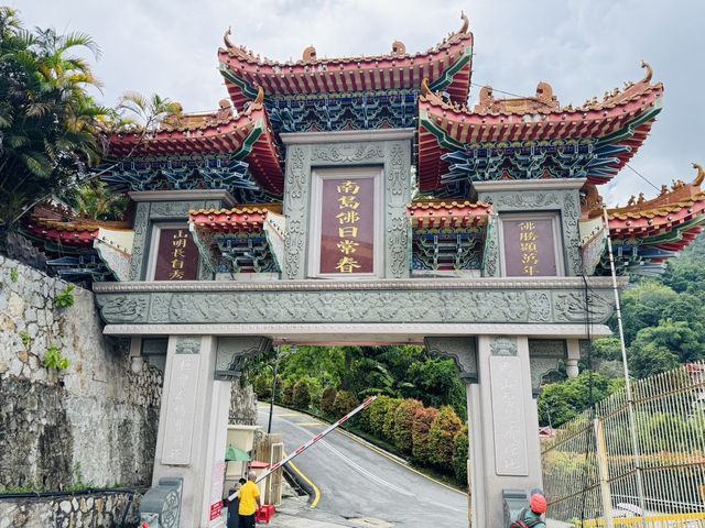 Wandering Through Kek Lok Si’s Hidden Paths 