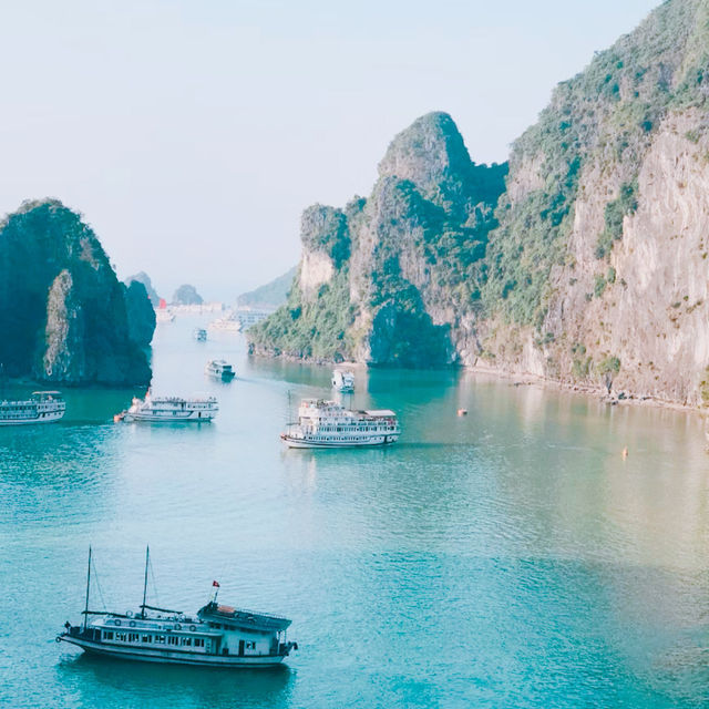 【神秘的な景観】ハロン湾🇻🇳 【神秘的な景観】ハロン湾🇻🇳