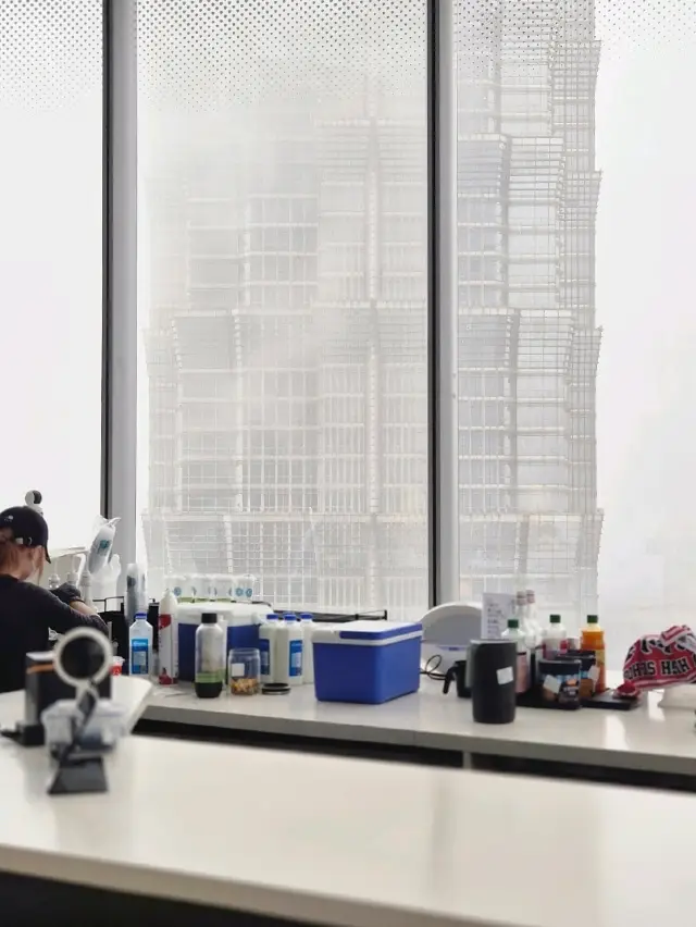 Shanghai Tower's 52nd Floor: A Cultural Complex Worth Visiting