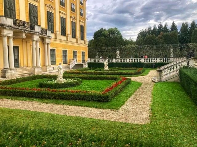 Schönbrunn Palace – A Royal Journey Through Time 👑 Schönbrunn Palace – A Royal Journey Through Time 👑