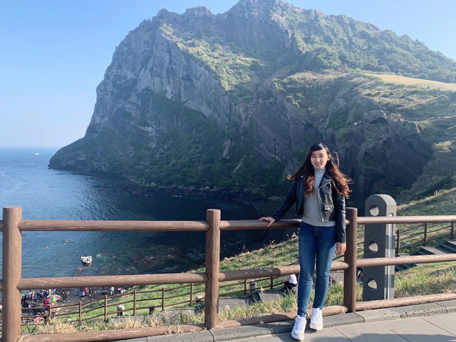 ✨Chilling at Seongsan Ilchulbong – The View is Enough✨