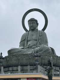 高崗大佛：城市中的寧靜角落 🕉️🌿