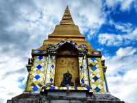 เจดีย์ขาวบนยอดเขา เส้นทางแห่งศรัทธาเหนือสายหมอก