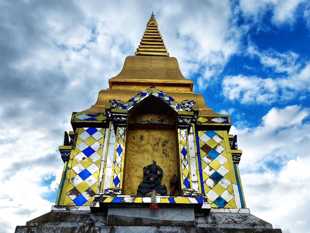 เจดีย์ขาวบนยอดเขา เส้นทางแห่งศรัทธาเหนือสายหมอก เจดีย์ขาวบนยอดเขา เส้นทางแห่งศรัทธาเหนือสายหมอก