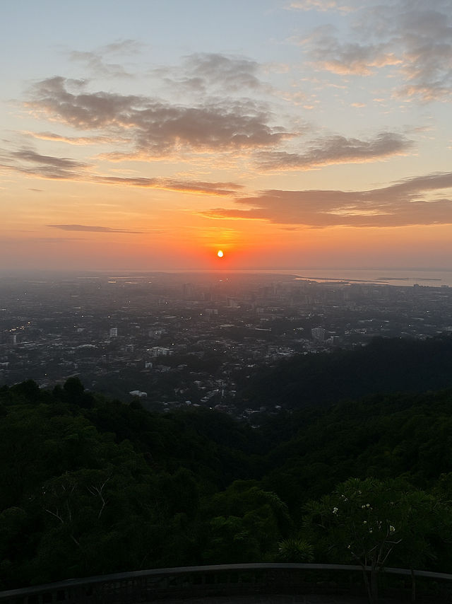 세부 시티를 한눈에 볼 수 있는 탑스힐 전망대 야경 명소 추천