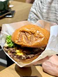 🔥N+ BURGER載譽回歸灣仔利東街🍔3米高利是封打卡🧧安格斯黑牛暴擊味蕾🎉