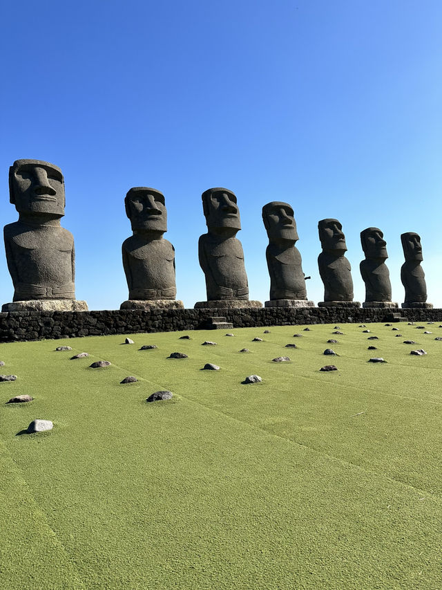 海とモアイ像  世界で唯一完全復刻を許されたイースター
