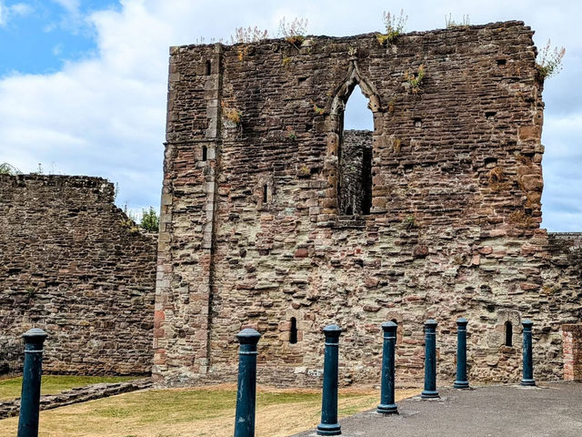 Solo Return: The Ghosts of Monmouth Castle