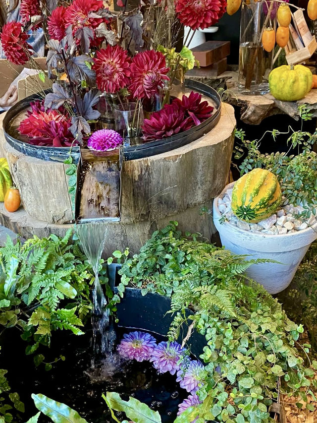 A Floral Café Oasis in the Heart of Omotesando 🌿🌸 A Floral Café Oasis in the Heart of Omotesando 🌿🌸