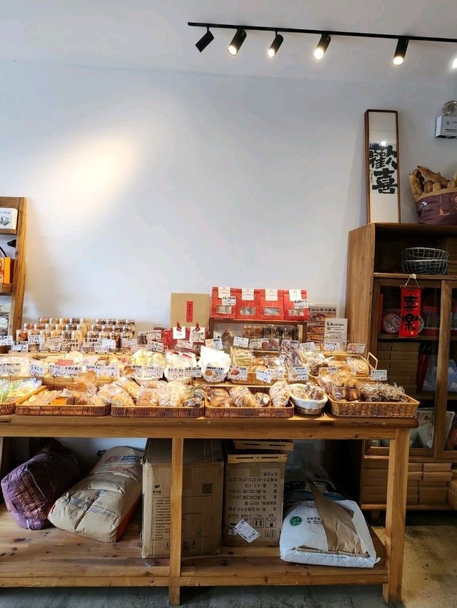 Comfy Vibes at Hotel Xingle – The Perfect Staycation Spot ✨🛏️ Comfy Vibes at Hotel Xingle – The Perfect Staycation Spot ✨🛏️