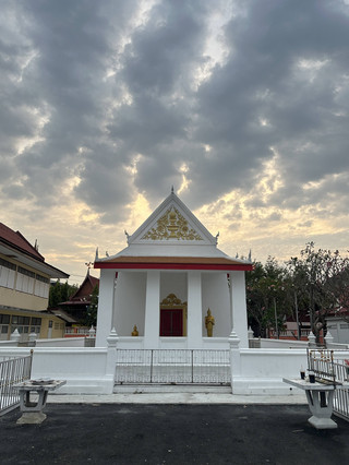 玉寺，曼谷昭拍耶河西岸查倫善尼旺區