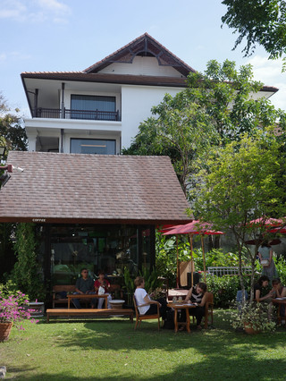 An unexpected turn led us into a quiet little café tucked inside the garden of the Lanna Architecture Center.
It wasn’t planned at all — we just wandered in and suddenly found ourselves surrounded by greenery, traditional Lanna-style architecture, and such a peaceful atmosphere. The kind of place that instantly slows you down.
We ordered a few coffees, nothing fancy, just simple cups to sip while sitting under the shade, feeling the breeze, and chatting with friends. Everything felt so calm and unhurried — like time was moving a little softer there.
Sometimes the best moments in Chiang Mai are not the famous spots, but these small, unexpected pauses in between.
#explore #explorechiangmai #travel #thingstodo #myitinerary