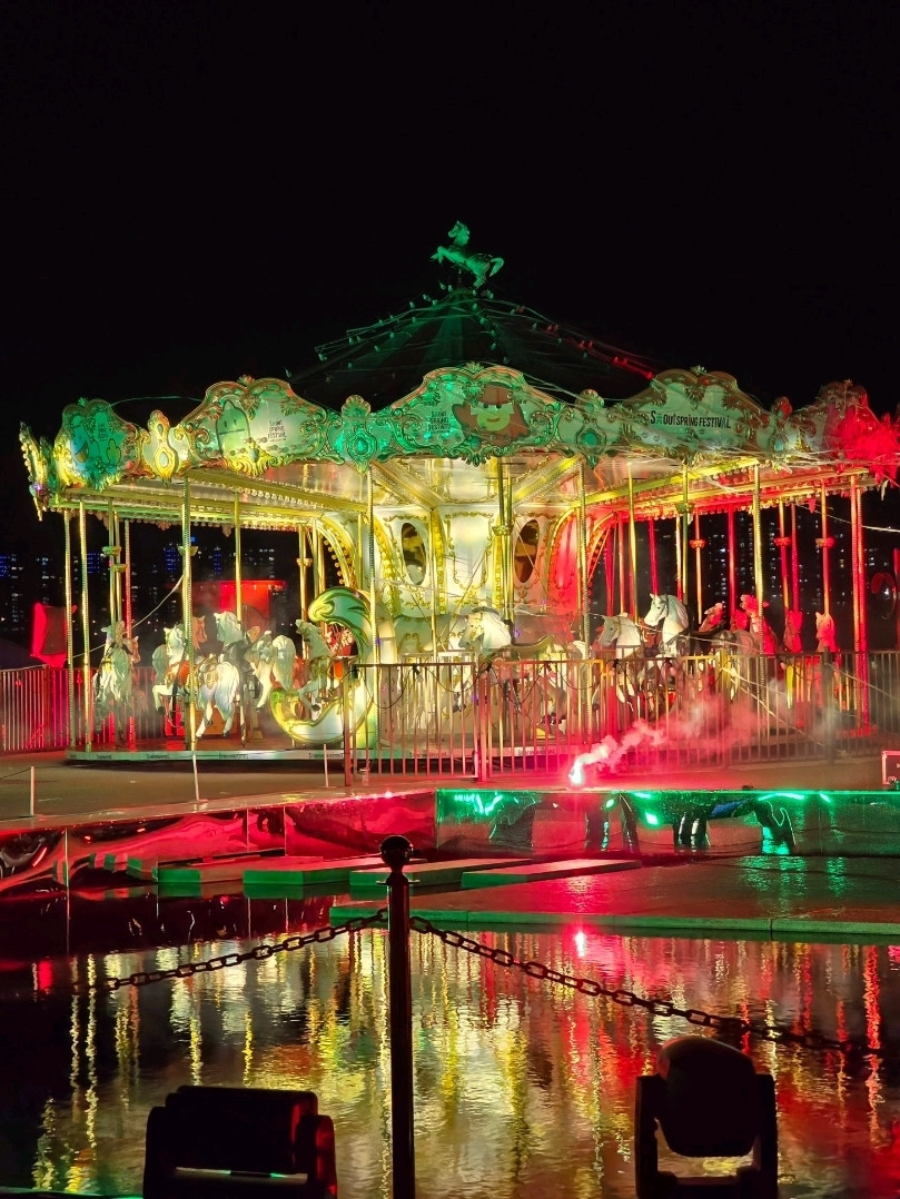 Hangang Carousel – ファンタジー感満載の水上メリーゴーランド