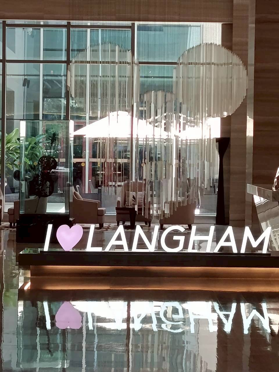 Our experience at the Langham Place Xiamen was very comfortable. It's an exquisite and very clean hotel. Ms. Lucky, the front desk staff, provided detailed explanations and thoughtful arrangements, making us feel right at home. With dedicated staff and professional service, Langham Place will be the best choice for our next trip to Xiamen!