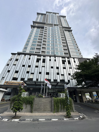 Stay Comfortable and Modern at The Reiz Suites Medan