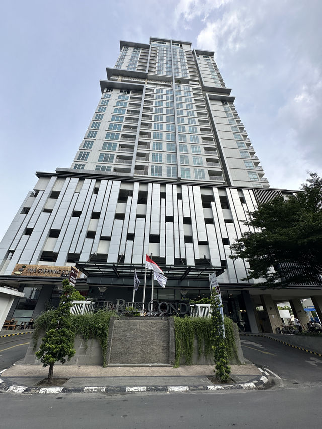 Stay Nyaman dan Modern di The Reiz Suites Medan