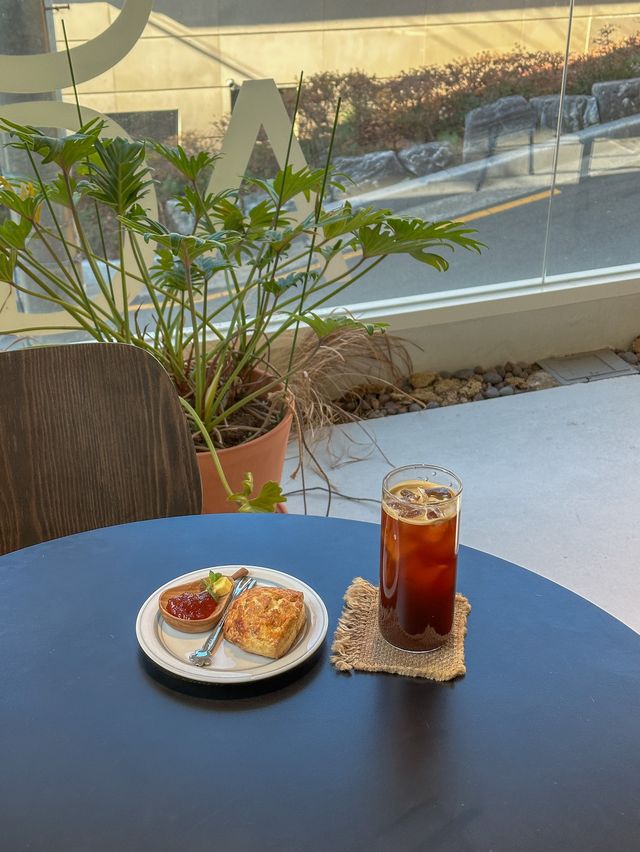 부산 달맞이길 카페 더소가, 차부터 기념품까지