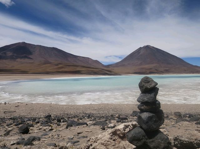 world largest salt flat : The Salar de Uyuni