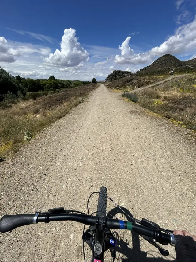 🚴‍♂️ Cromwell Cycling Adventure: Rivers, Hills & Scenic Rides 🌄