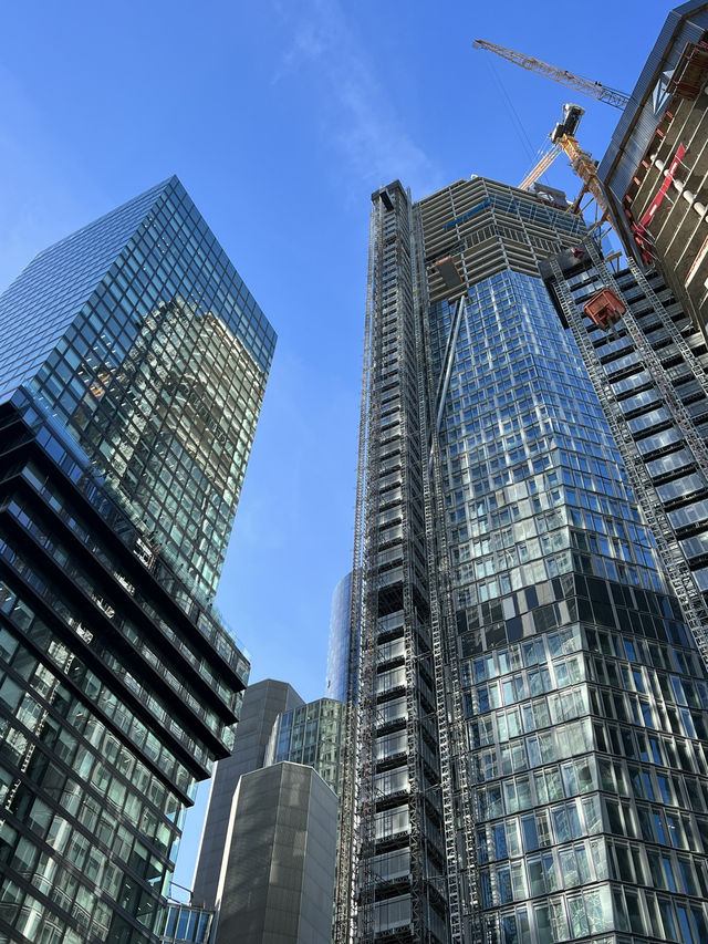 在法蘭克福的摩天大樓中，探索城市的建築魅力