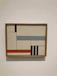 Marlow Moss와 Nicolaas Warb의 작품이
