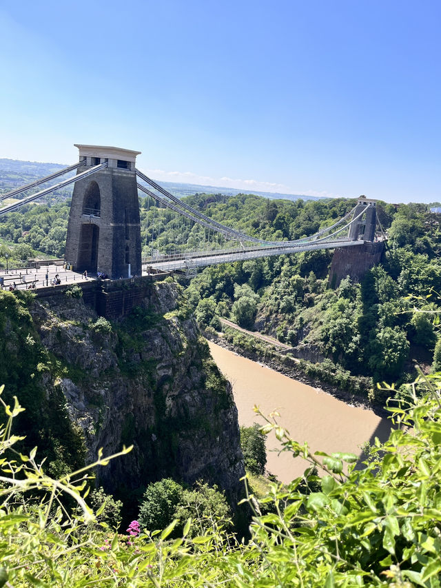 From Clevedon to Brighton: A Bridge Between Memories