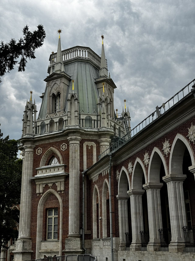  The Russian Versailles: A Walk Through Tsaritsyno  