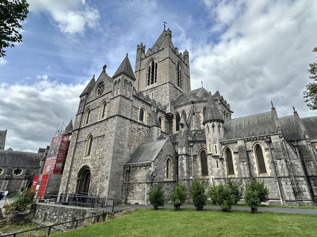 🍀 Lively pubs, rich history, and a welcoming spirit — Dublin captures the essence of Ireland in one vibrant city.    🍀 Lively pubs, rich history, and a welcoming spirit — Dublin captures the essence of Ireland in one vibrant city.