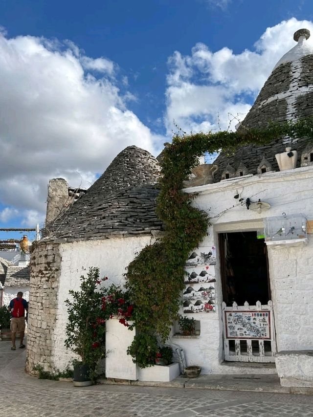 🎃 Magic in Alberobello, Italy! 🕯️ 🎃 Magic in Alberobello, Italy! 🕯️
