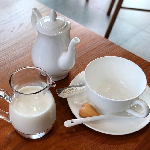Authentic German Delights at Backerie Thomas 🥨🍰
