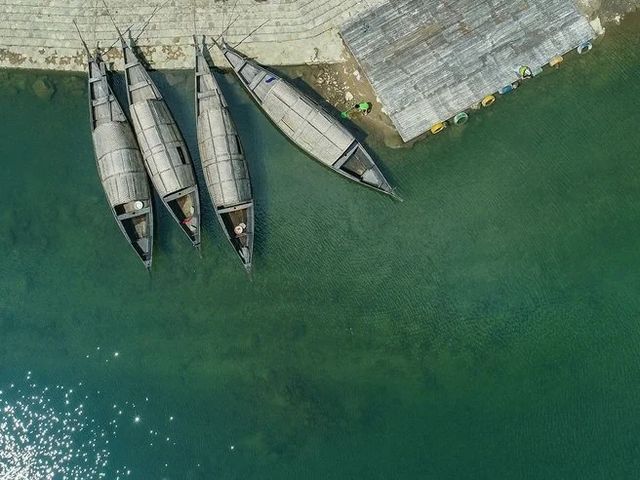 楠溪江水流蜿蜒，山岩峡谷令人嘆為觀止