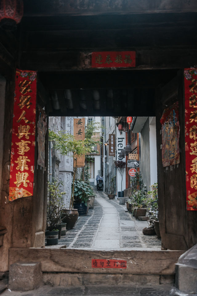 和順古鎮，青磚木門、白牆黛瓦寫就歲月成詩
