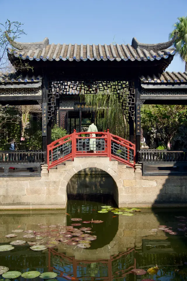 Always make a trip to Yuyin Mountain House to see these beautiful Manchu windows