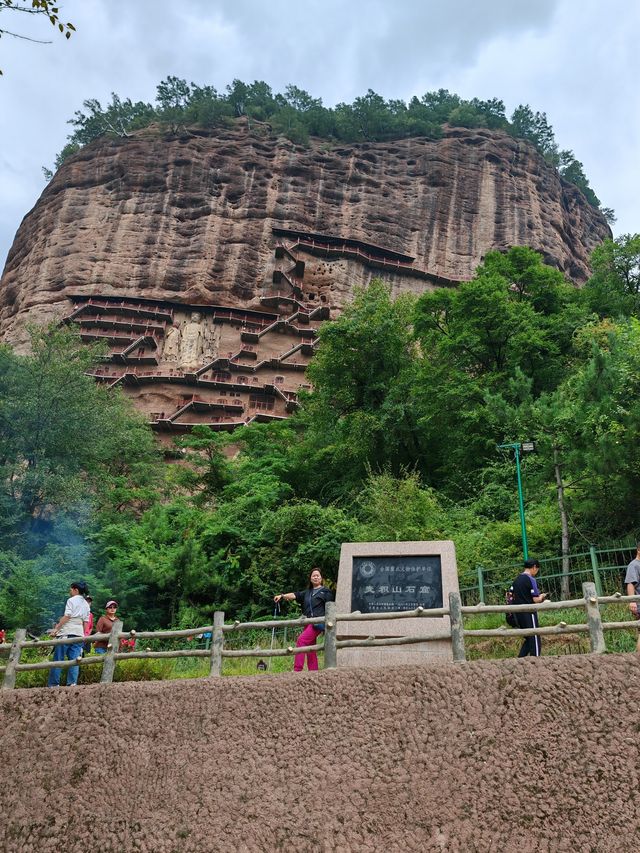 甘肅天水麥積山石窟藝術瑰寶