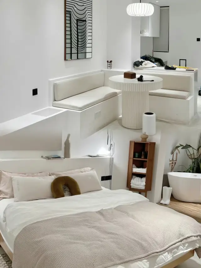 โรงแรมนี้ชื่อ hello