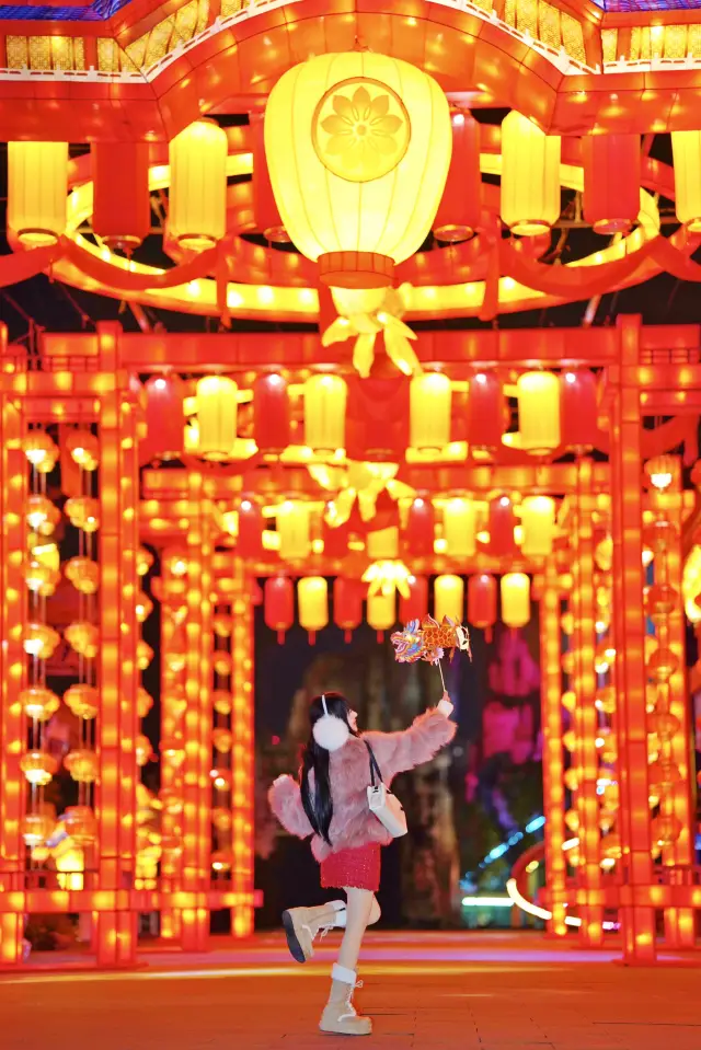 Happy New Year, it's the Year of the Dragon and it's time to celebrate the Spring Festival in Yule Town