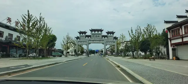 Strolling around Taohuatan