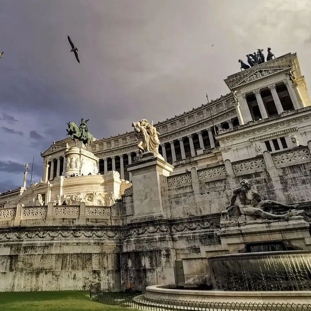 Embodying Italian Unity: Exploring Piazza Venezia in Rome 🏛️