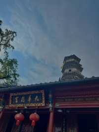 芜湖廣濟寺位於安徽省芜湖市赭山西南麓，是一座歷史悠久的佛教寺廟