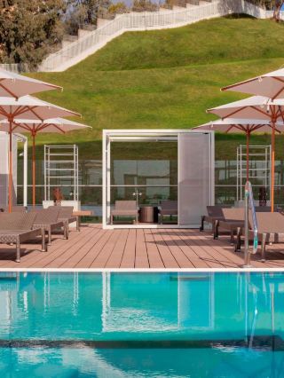 🌟 Annaba's Luxe Escape: Sheraton's Skyline & Cuisine 🌟