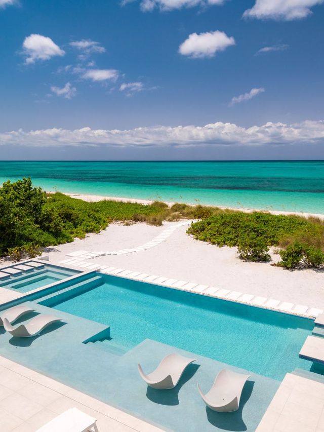 🌴🏖️ Grace Bay Bliss: Top Turks & Caicos Stay 🌟