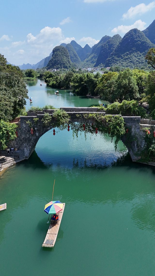 廣西陽朔遇龍橋。