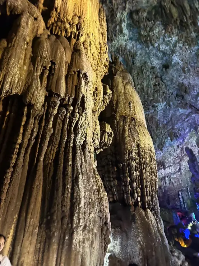 구이저우 지하 카르스트 지형 동굴|중국 동굴의 천장.