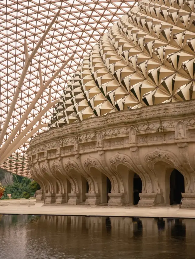 Compared to the Sun Yat-sen Mausoleum, I recommend visiting here in autumn.