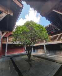 一座因為靈驗而聲名大噪的寺廟靈山寺。