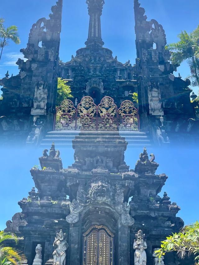 蘇拉卡爾塔—爪哇深處的幽情綺夢。 蘇拉卡爾塔—爪哇深處的幽情綺夢。