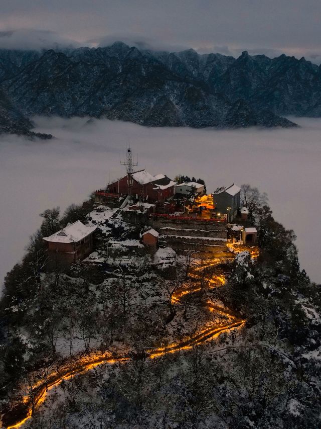 打卡陝西版的「雲頂天宮」。
