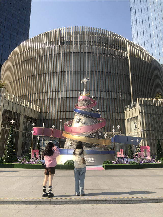 魔都漫步恒隆廣場懸浮的聖誕樹