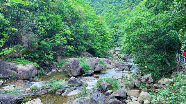 山間溪流，靜聽流水聲～天台山石梁景區