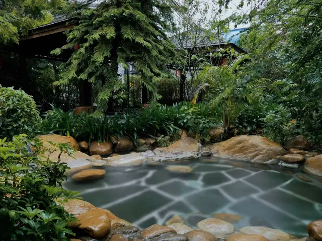 Suối nước nóng thực sự nằm ở Hà Nguyên, Quảng Đông